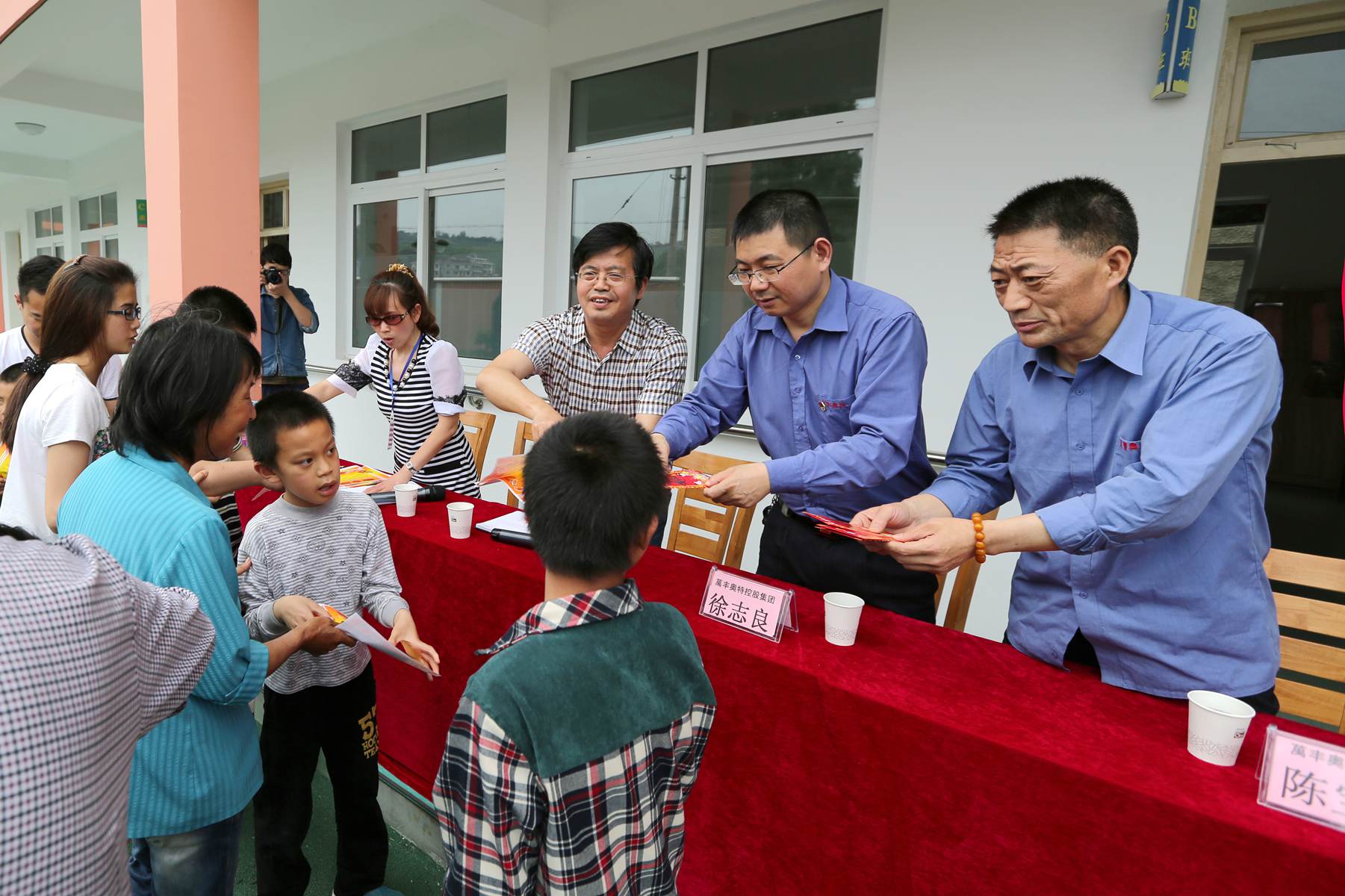 澳門6766網站net控股集團開展“全國助殘日”慰問活動